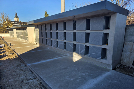 Žarni zid pokopališče Rakek Foto Marko Rupar (1)